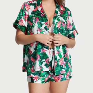 VICTORIA’S SECRET Tropical Floral Satin set shorts and button shirt with pocket